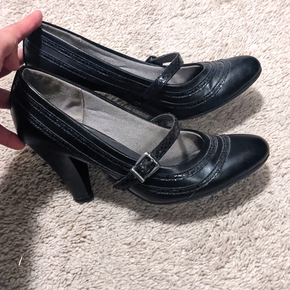 Life Stride Black Heels Size 6
